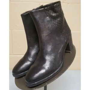 Gidigio Black Leather Reptile Design Bootie/Ankle